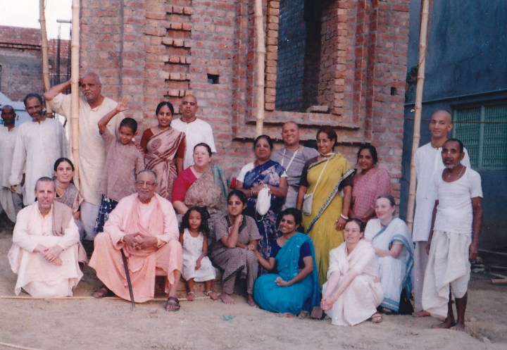 2002Govardhangroup.jpg